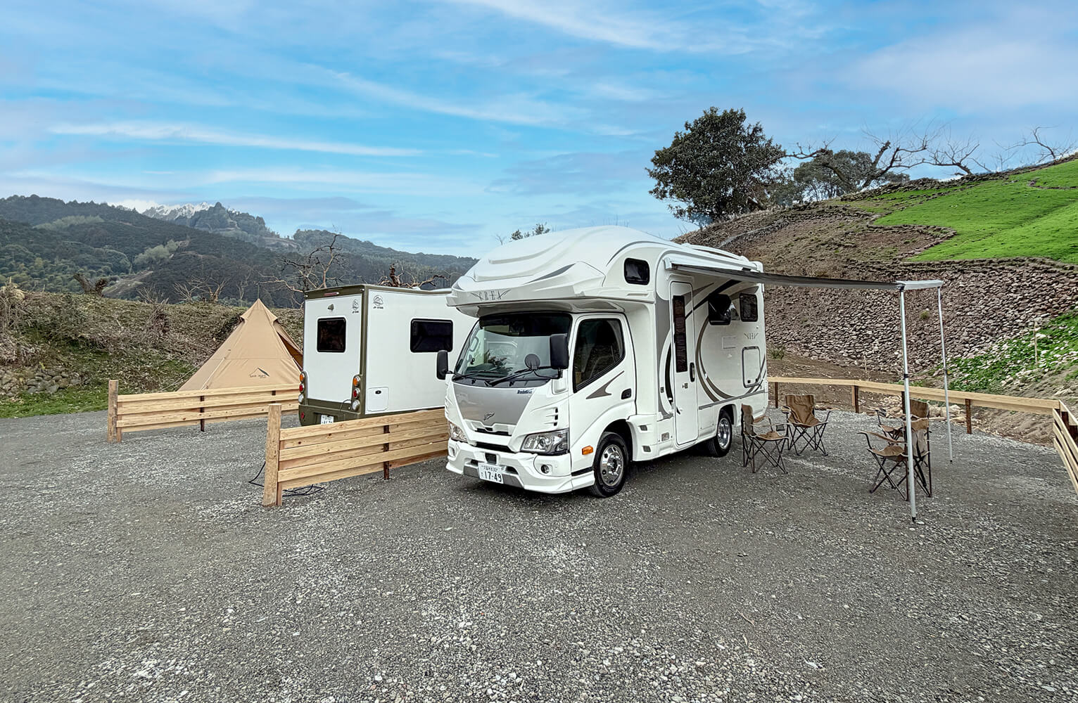 キャンピングカーも入ります